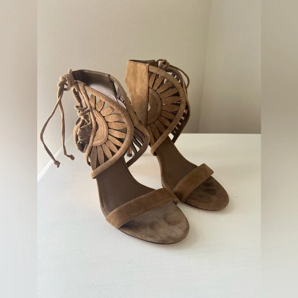 Tory Burch | Women’s SZ 7 | Leyla Sandals River Rock Heels | Taupe Suede Leather